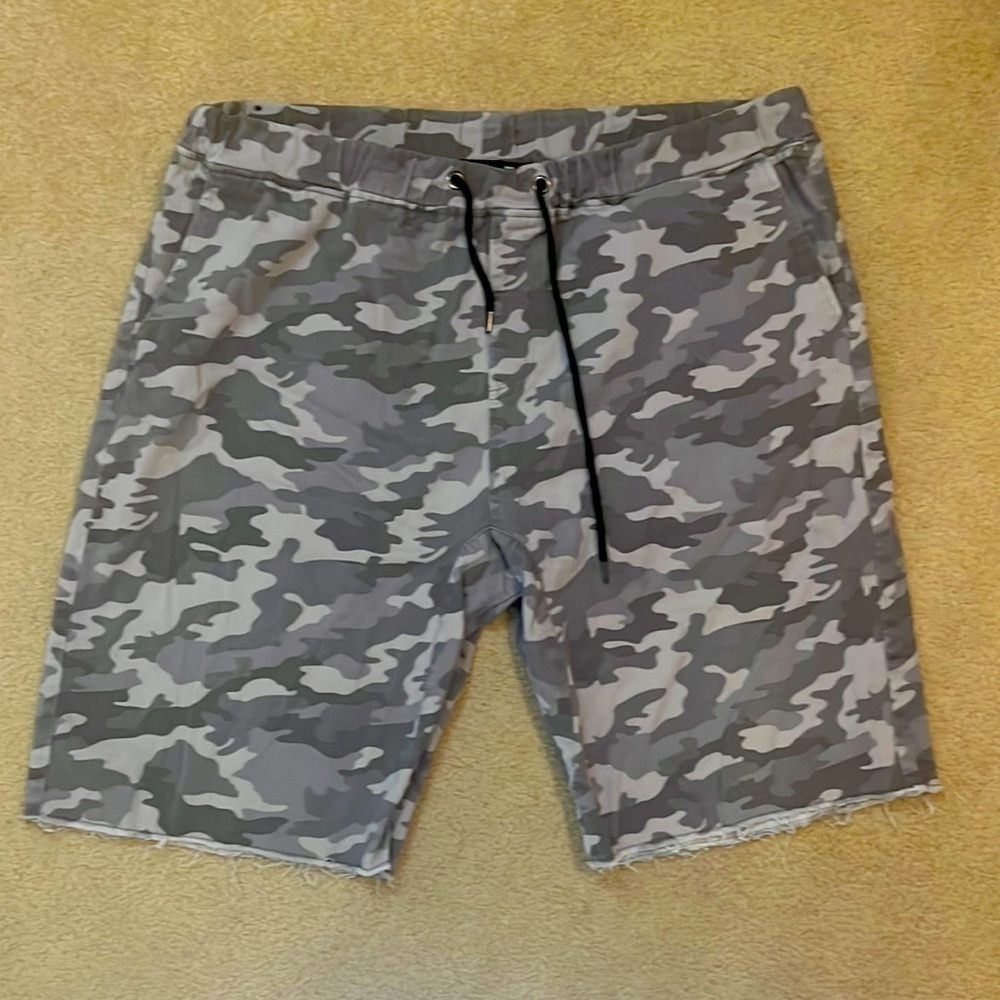 Public Opinion Camouflage Distressed Hem Drawstring Shorts.  Size XL